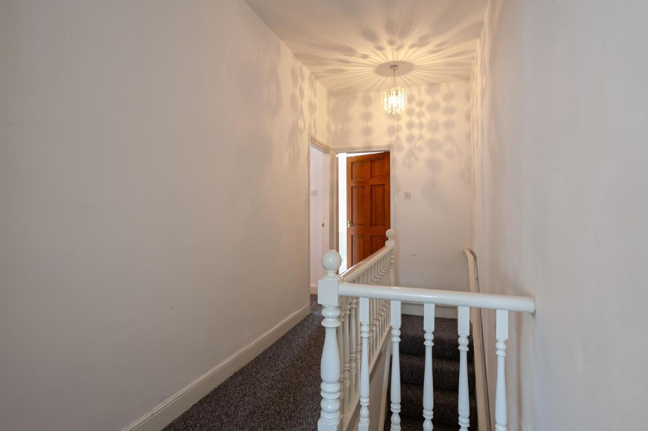 Comfortable-city Centre Location- Sleeps Up To 9 Stoke-on-Trent