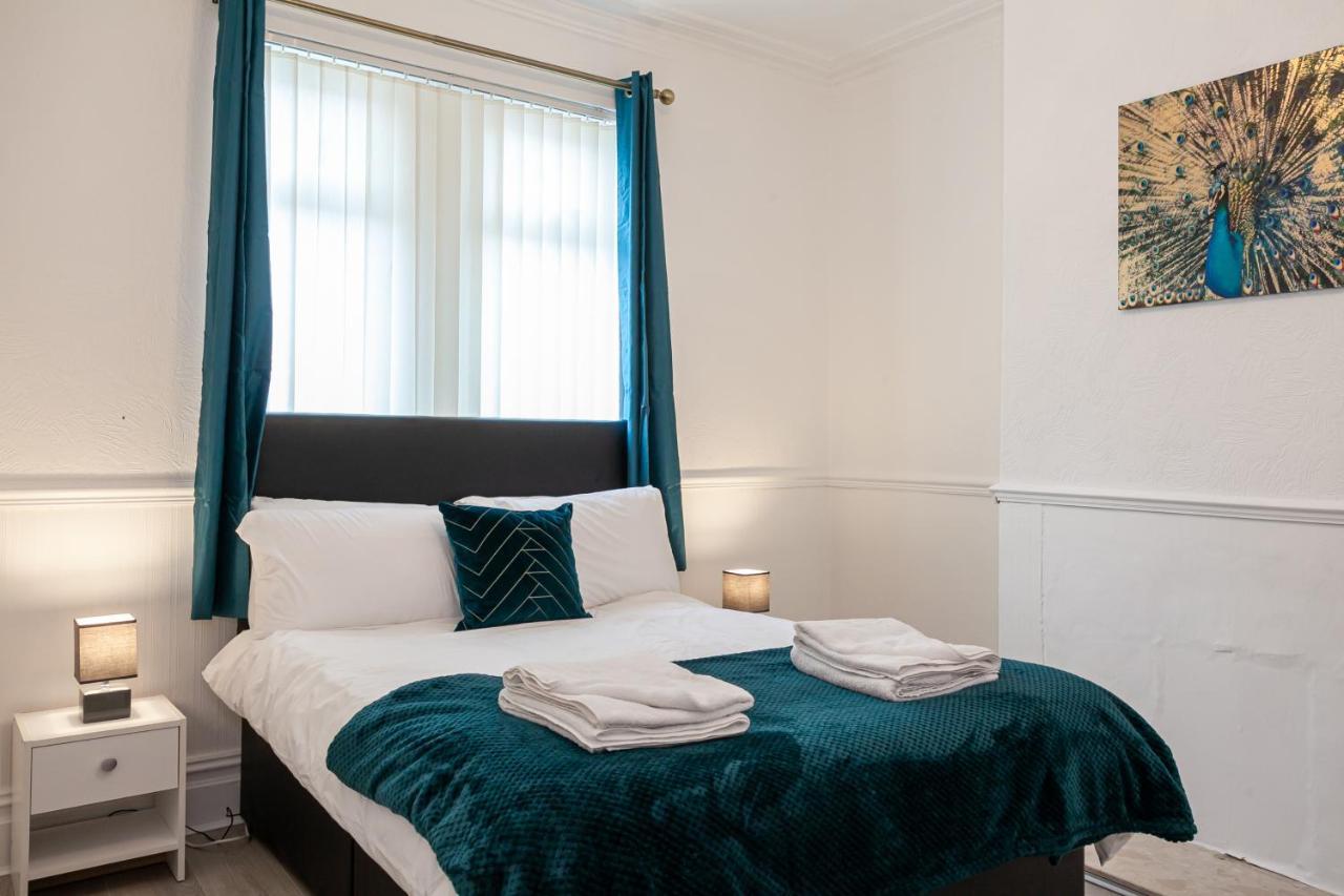 Comfortable-city Centre Location- Sleeps Up To 9 Holiday home Stoke-on-Trent