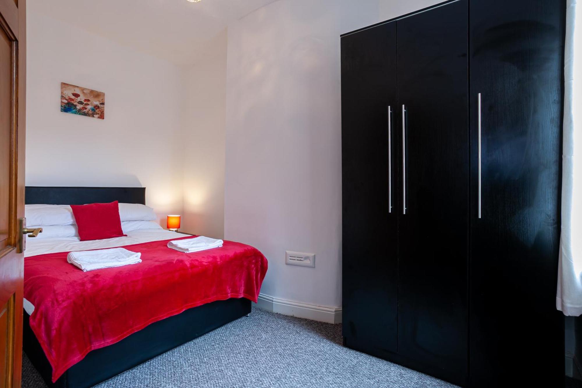 Comfortable-city Centre Location- Sleeps Up To 9 * Stoke-on-Trent
